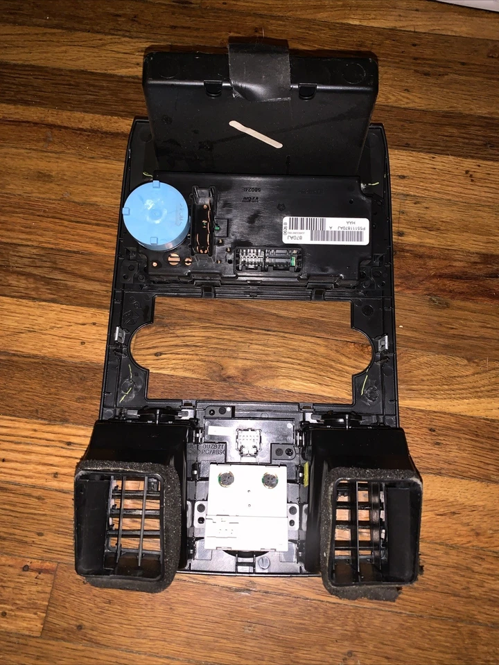 2005-2007 CHRYSLER 300 OEM AC HEATER CLIMATE CONTROL RADIO VENT BEZEL TRIM 300C - Image 4 of 4