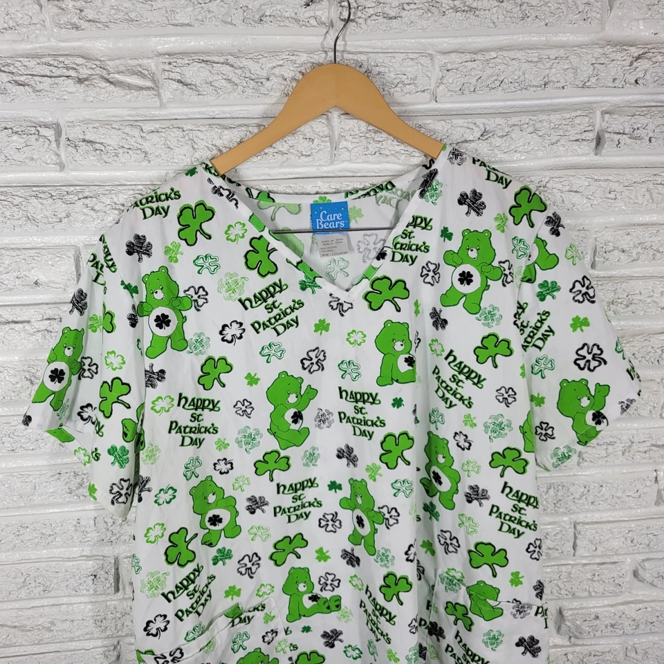 Blusa Médica Unisex St Patricks Day Care Bears 2X Plus Verde Mezcla de Poliéster Médica Foto 3 de 4