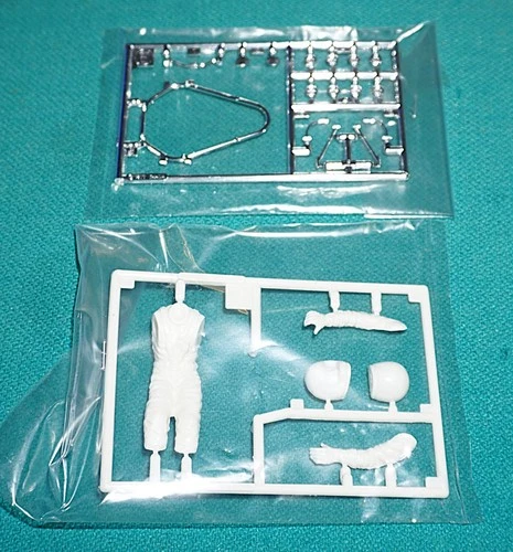 Tyrrell P34 Six Wheeler '76 Japan GP 1/20 Tamiya Driver Figure & Chrome Trees.