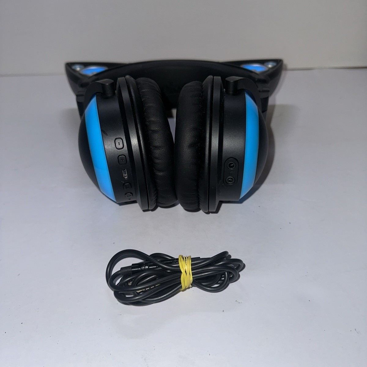 Brookstone Light Up Cat Ear Headphones blue Excellent READ