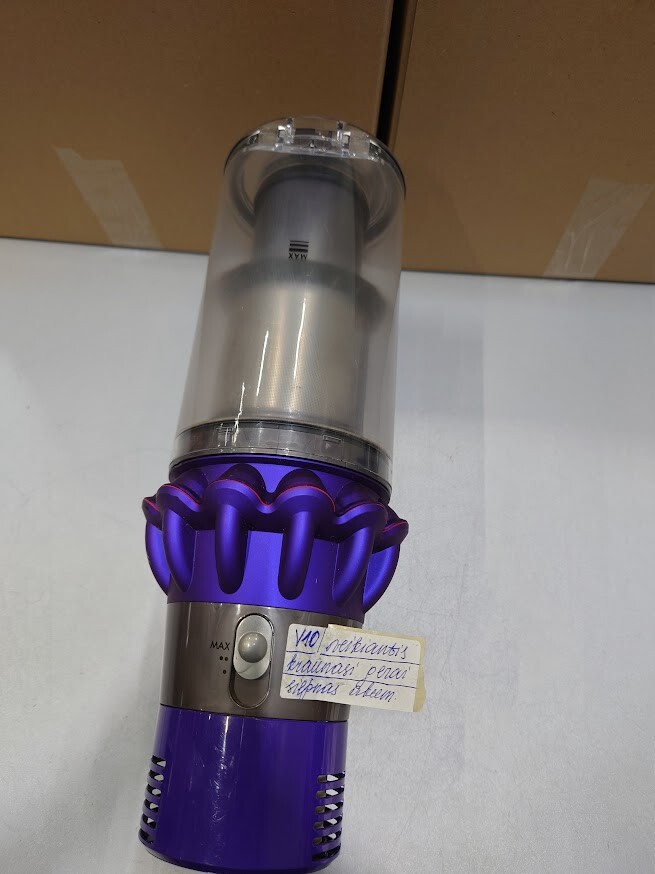 Dyson V10 Vacuum - Used, Weak Battery, No Accessories