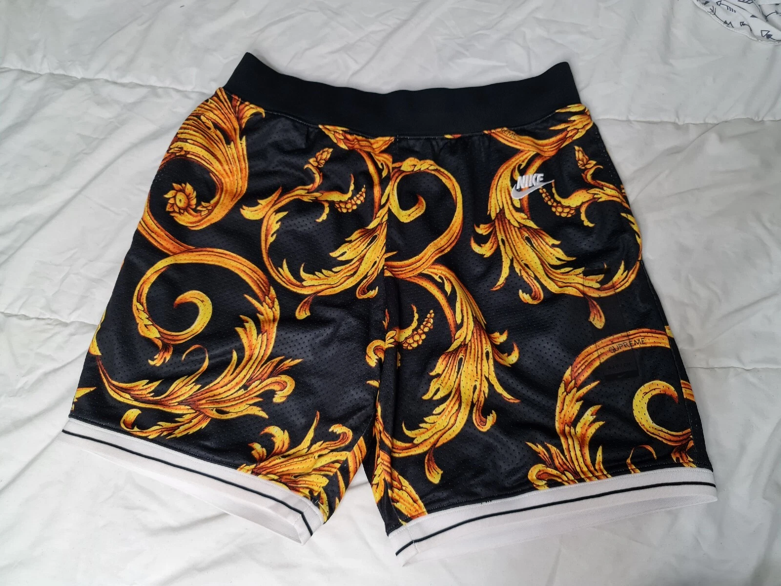 Short de basketball Supreme Nike taille Petit flambant neuf 100 % authentique