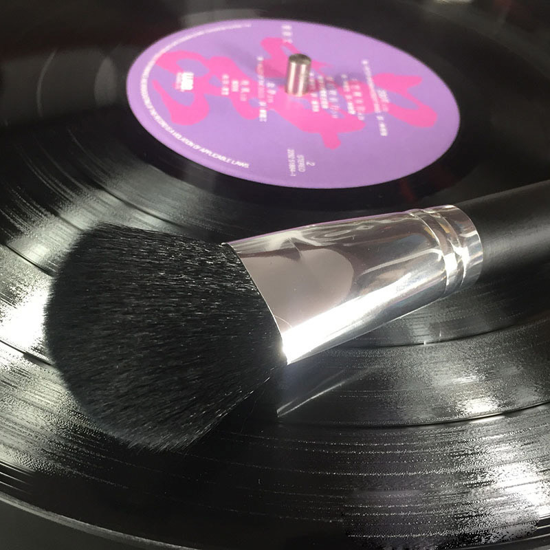 Anti-static vinyl record cleaning brush for turntable players-image