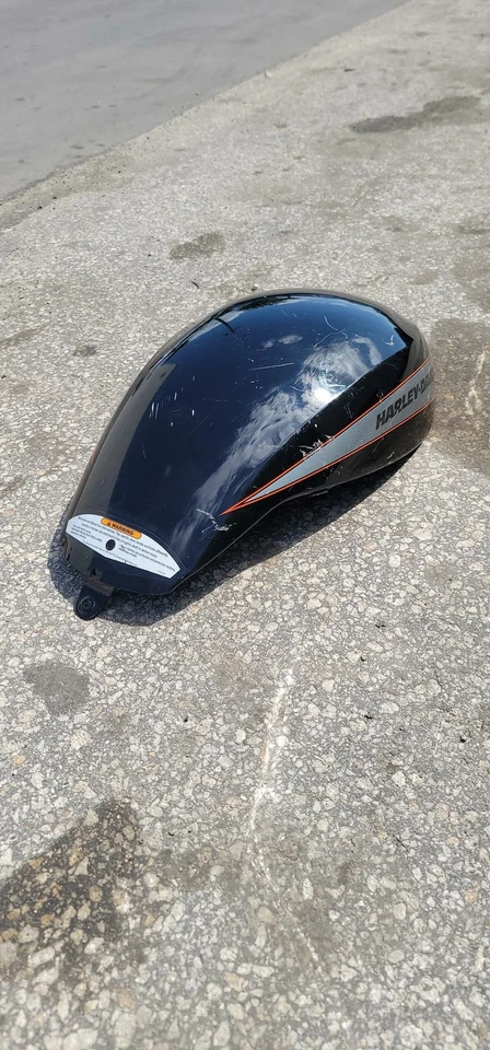 Harley Davidson OEM 2012-2017 V-Rod Night Rod Rear Fender(SPECIAL) HAS SCRATCHES Foto 2 de 4