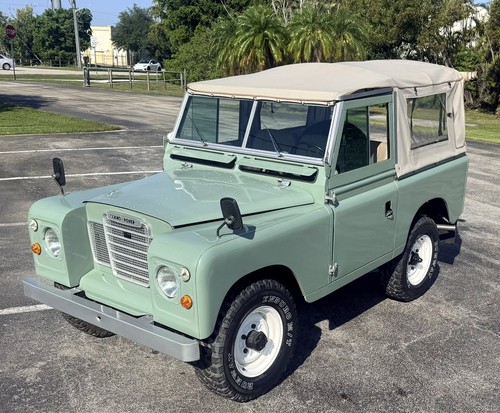 1968 Land Rover santana IIA Extra Clean, 4X4, 4- Speed Manual, New Paint.