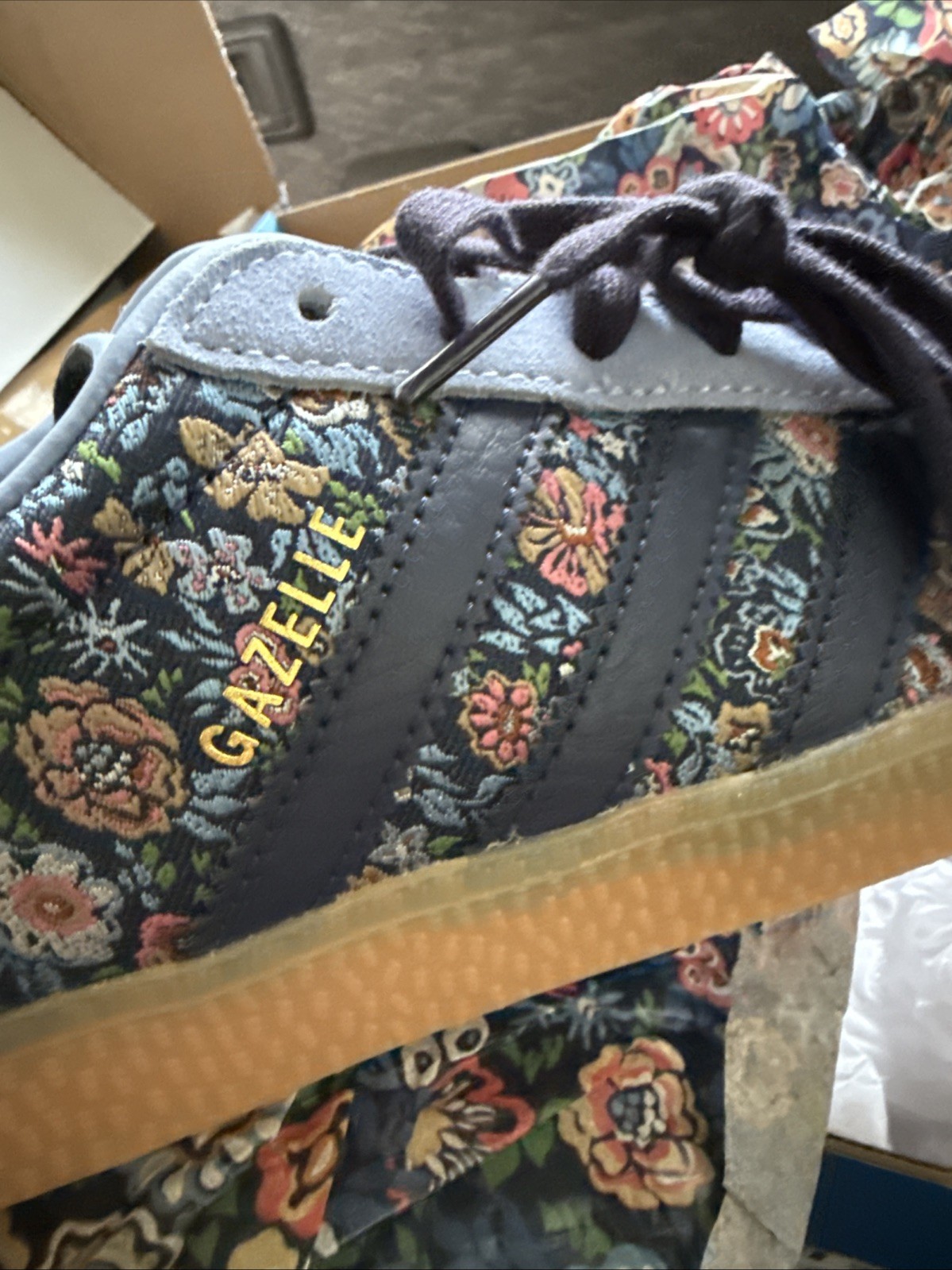 SAOLA Adidas Gazelle J Liberty London ricamo floreale (GS) JH5207 taglia 4 anni nuove con scatola