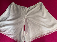 Ancienne culotte fendue  en pur fil de coton , brodée, époque Art Déco (C8)