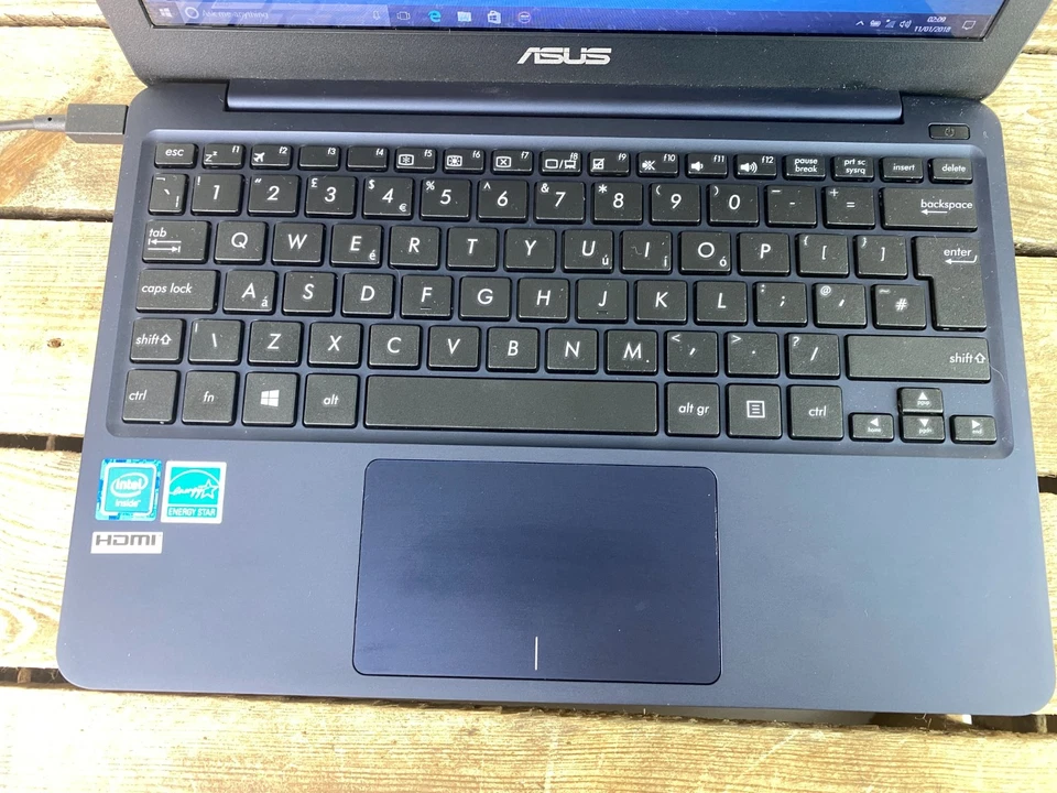 Asus E200H laptop, 11"6' Intel Atom ×5 Z8300 , 32GB /2GB - Image 4 of 4