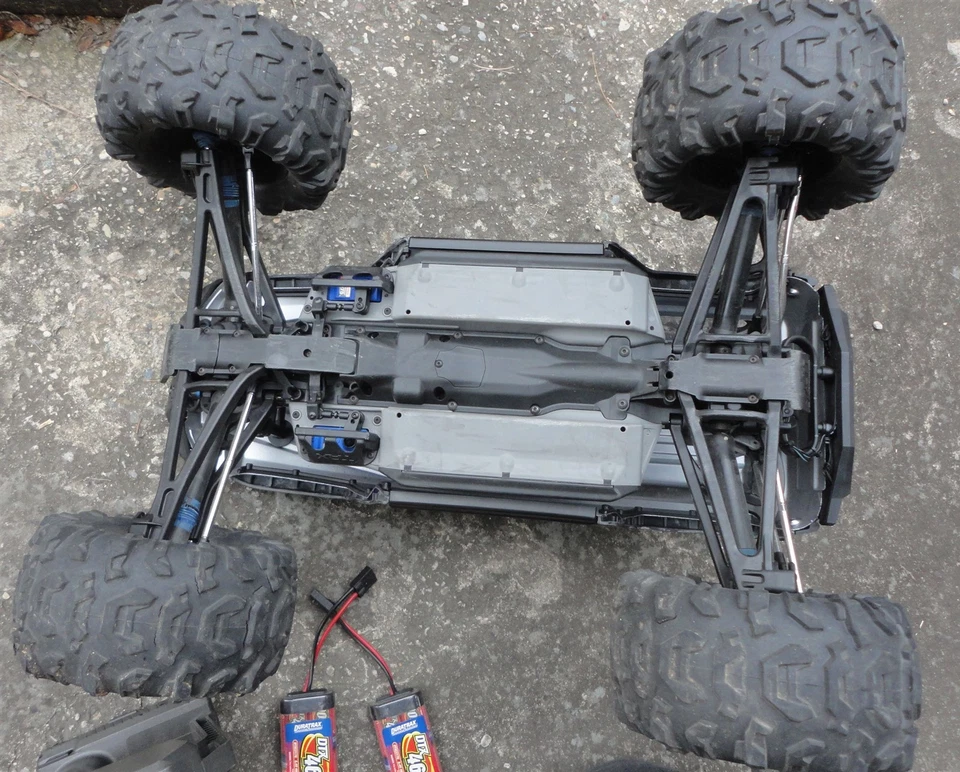 Traxxas 1:10 Summit 4x4 Monster Truck with Hi/Low 2-Speed Transmission - Image 2 of 3