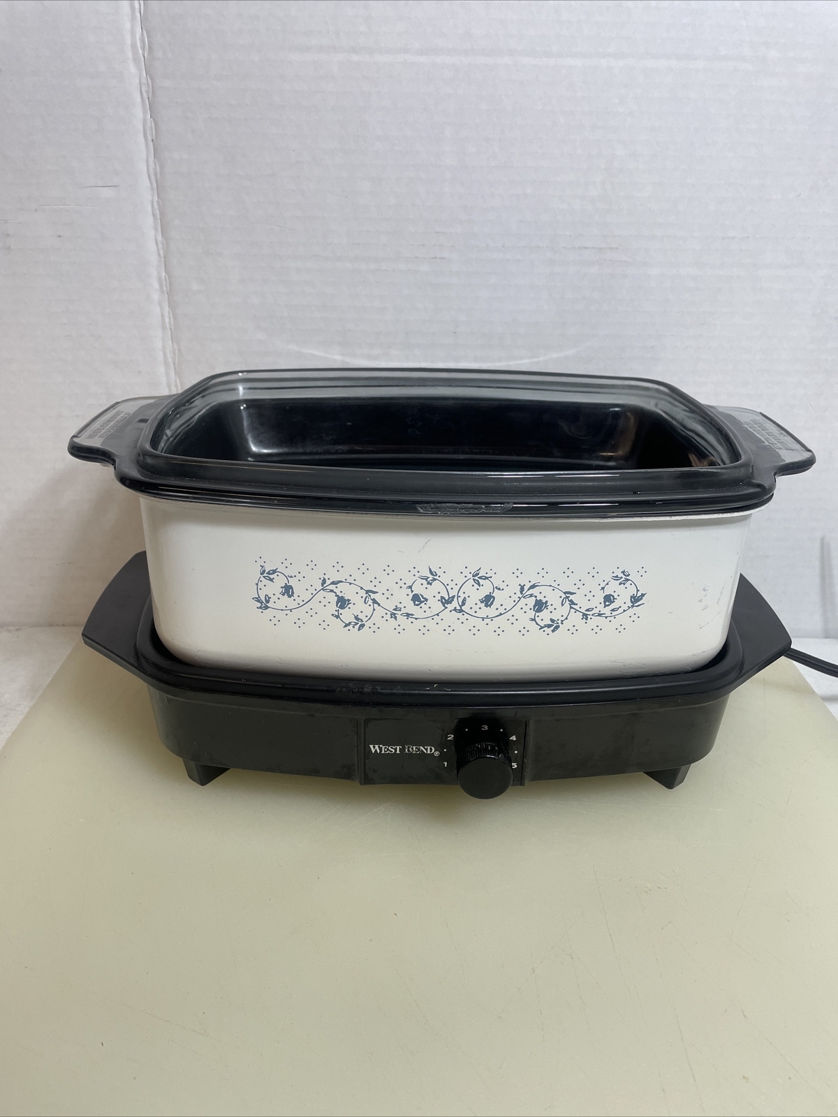 Vintage West Bend 4 Quart Slow Cooker 84624 , Glass Lid, USA Blue