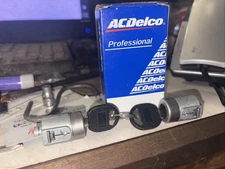 88-94 C/K SILVERADO PICKUP DOOR LOCK CYLINDER SET 2 KEYS Nos Gm Part