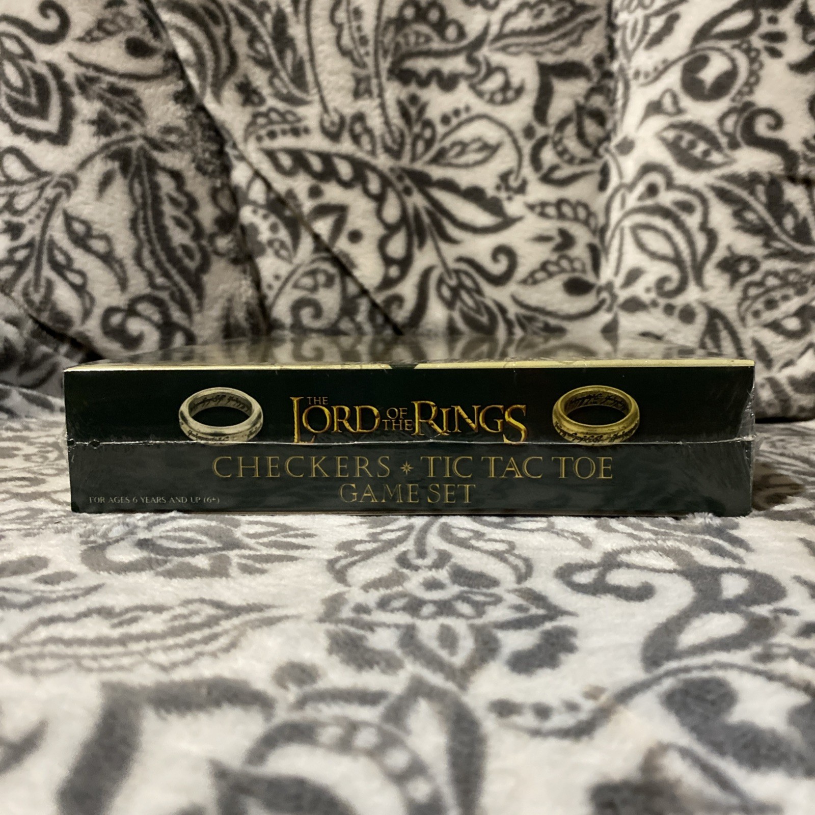 New Lord of the Rings Checkers/Tic Tac Toe Board Game Set Sealed