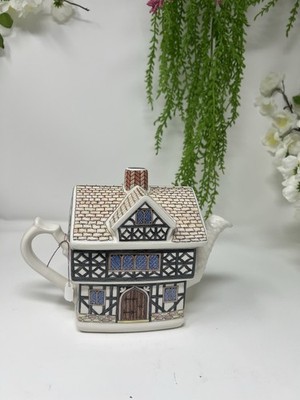 Sadler English Country Houses TUDOR House Teapot Made In England