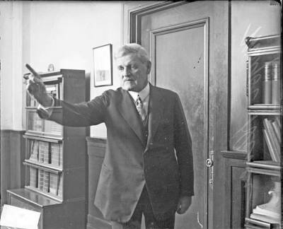 Mayor Of Chicago William E Dever Pointing With His Right Index Fi - Old Photo