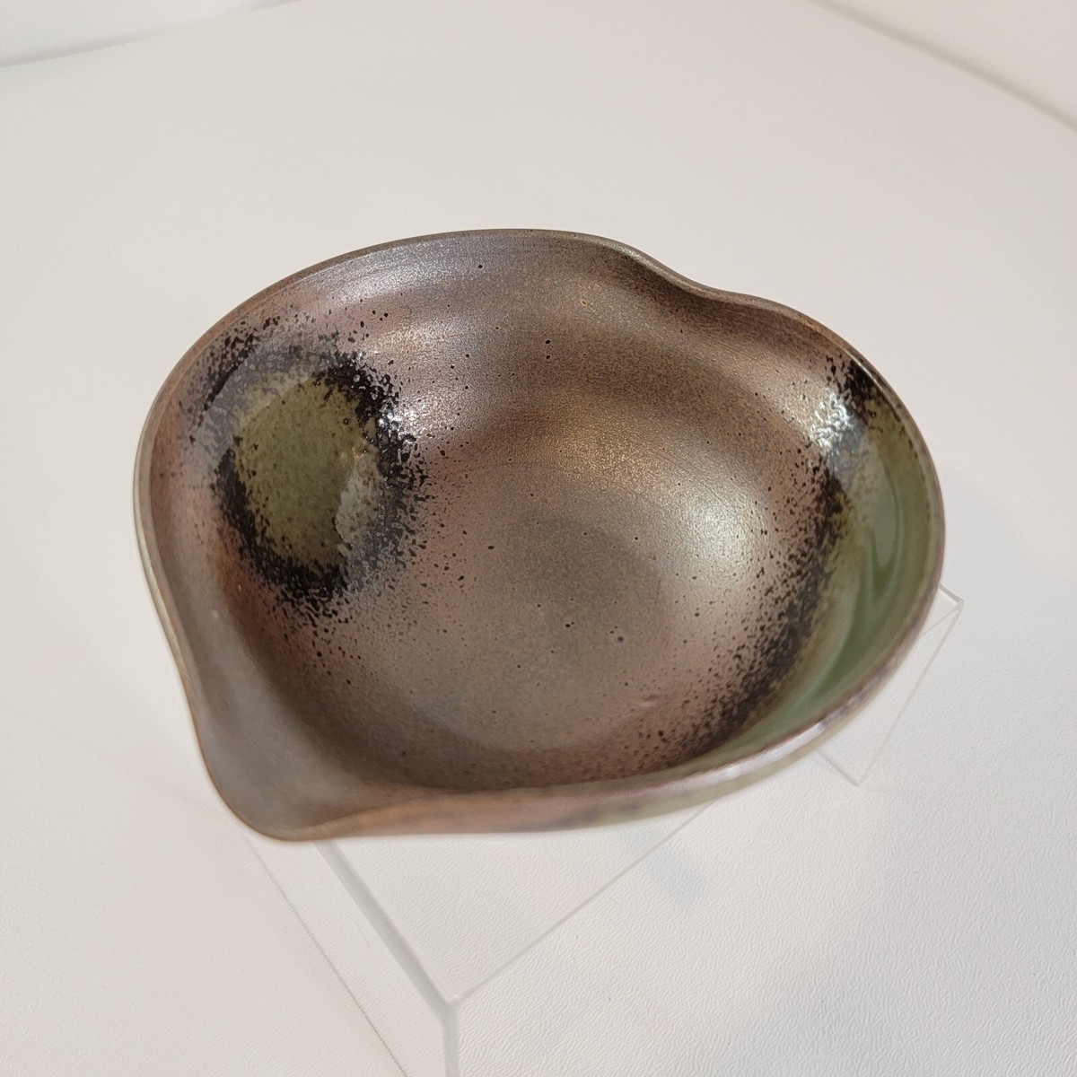Kotobuki Glazed Clay Matcha Tea Wavy Edge Bowl Iridescent Pink