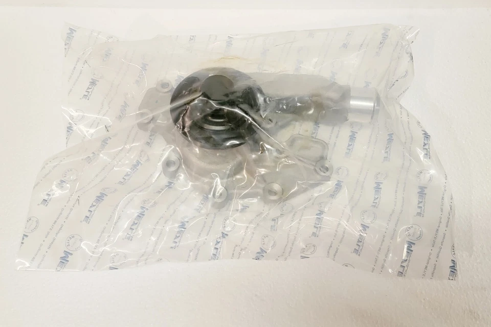 Bomba de agua refrigerante de refrigeración del motor Meyle 53-13 043 0001 Range Rover. Foto 2 de 4