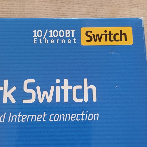 Belkin 5 Port Network Switch - 10/100BT Ethernet For Mac and PC - Picture 3 of 15
