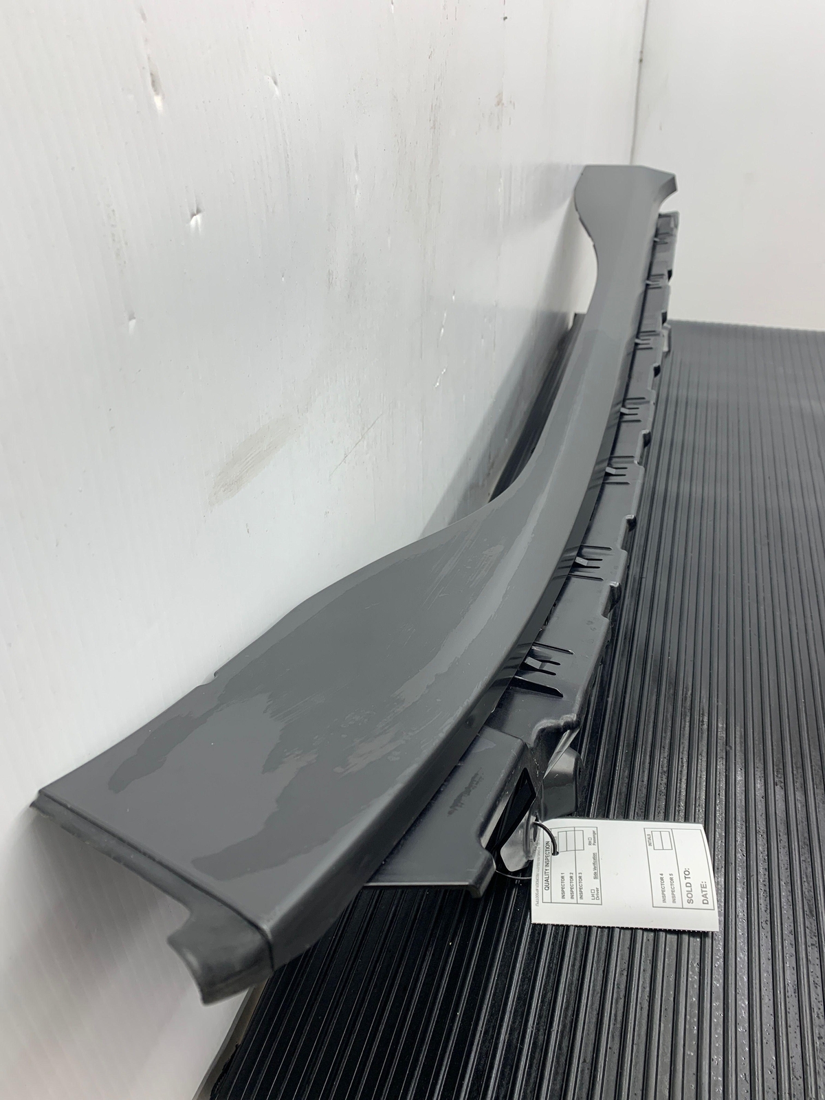 BMW i8 2017 Front Right Molding Black