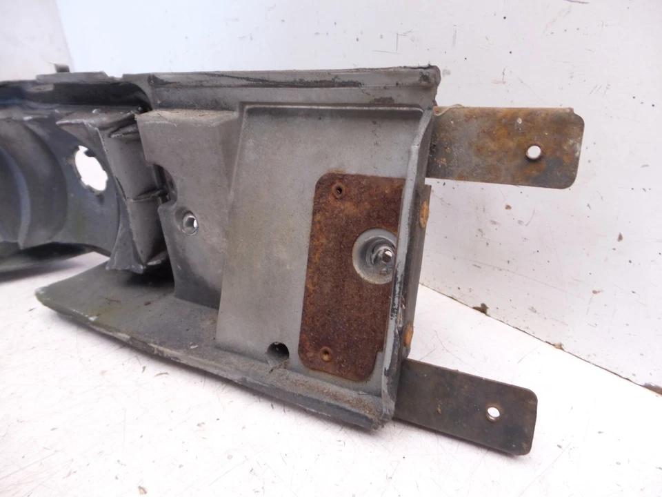 Par de soportes de luces traseras Camaro 78-81 originales GM 5969310 5969309 Foto 3 de 4