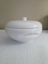 RUSSEL WRIGHT IROQUOIS CASUAL CHINA White  8" Covered Dish MCM Knob Lid