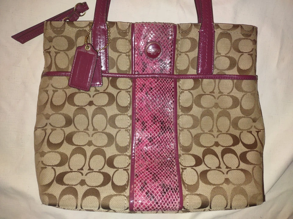 蔻驰 Rasberry Python 条纹签名 C Monogram 手提包/钱包,棕色/薄纱,拉链 — 第 3/4 张图片