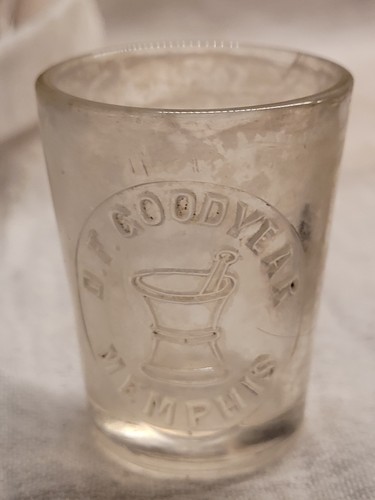 RARE D. F. GOODYEAR MEMPHIS TENNESSEE MEDICINE CUP EMBOSSED MORTAR AND PESTLE - Imagen 2 de 8