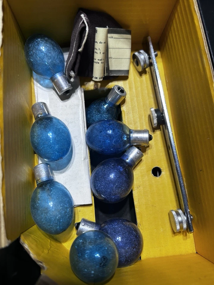 Lote de 2 Kodak Bc y 1 soporte de flash enano y bombillas - tal cual. Foto 4 de 4