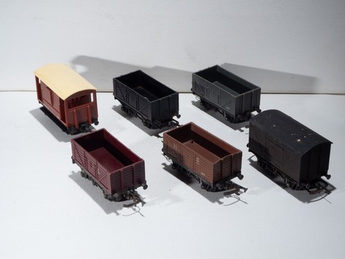 Restposten 6x Triang Spur O Waggons