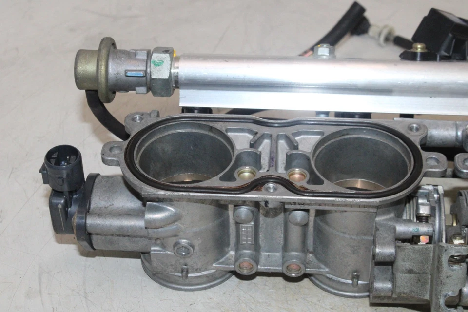 99-03 HONDA CBR1100XX 原始设备制造商主要燃料连接器/旋转机身 — 第 3/4 张图片