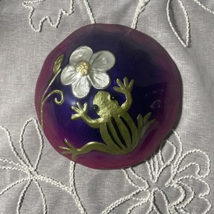 Vintage-Style Iridescent Glass Bowl/Green Frog & White Flower Motif/Good Cond.