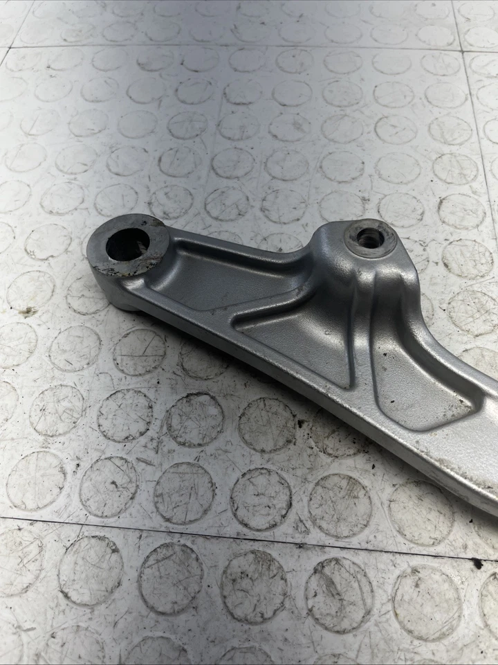 Soporte de montaje de suspensión de pinza de freno trasero Yamaha Road Star Xv1600 2001-2003 OEM Foto 3 de 4