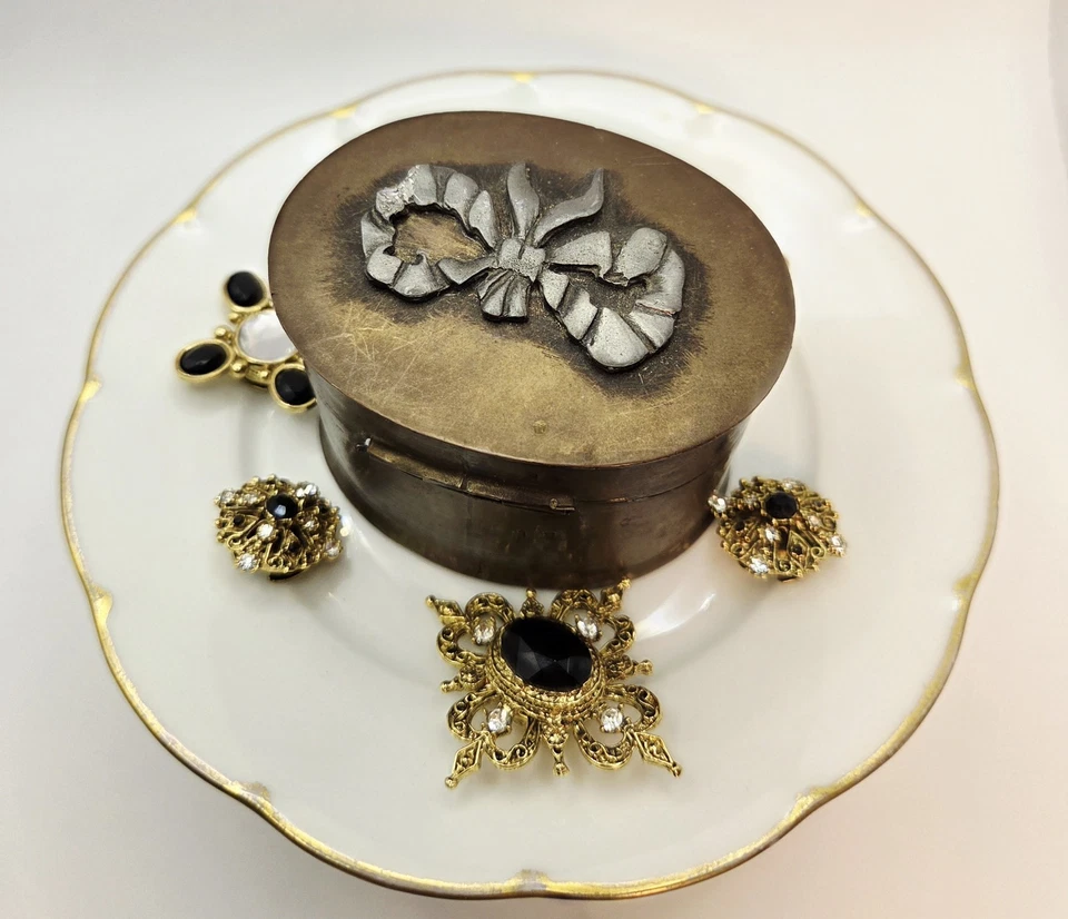 Vintage Ornate Button Covers Gold Tone Set Of 6 AND Brass Box With Pewter Bow - Image 2 of 4