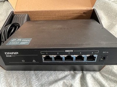QNAP QSW-1105-5T 5-Port 2.5GbE  Ethernet Switch Unmanaged