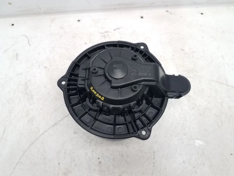 Hyundai Elantra 2013 (cupé/1,8 L) motor soplador - control manual de temperatura Foto 2 de 4