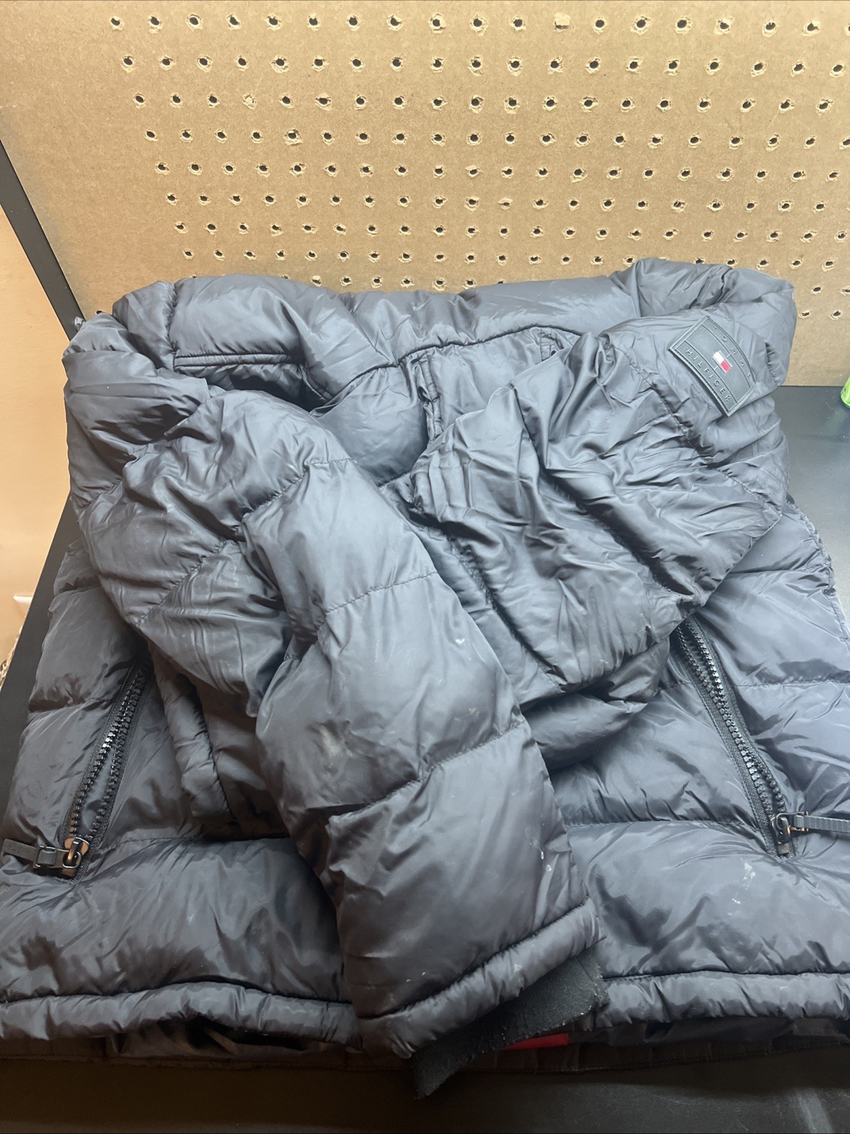 Tommy Hilfiger Men's Hooded Puffer Jacket Size Medium Black thumbnail 2