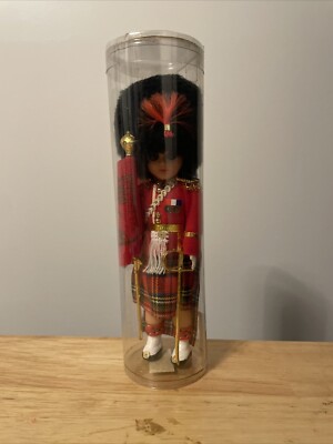 Vintage Plastic Doll British Beefeater Closing Eyes Guard Red