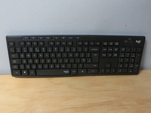 USZKODZONA bezprzewodowa mysz i klawiatura Logitech MK295 Combo BEZ KLUCZA SPRZĘTOWEGO - Zdjęcie 2 z 7