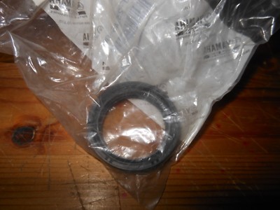 NOS OEM Yamaha 1986-87 FZX700 Front Fork Oil Seal 1UF Qty.1 # 5GJ