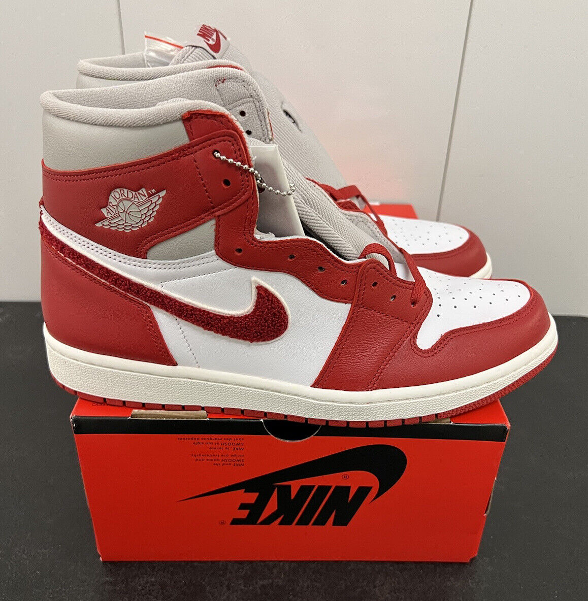 New Air Jordan 1 Retro High OG Varsity Red DJ4891 061 Women Size 12 / Men  10.5