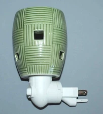 Scentsy Green Bamboo Basket Weave Wall Plug-In Wax Warmer Night Light Working