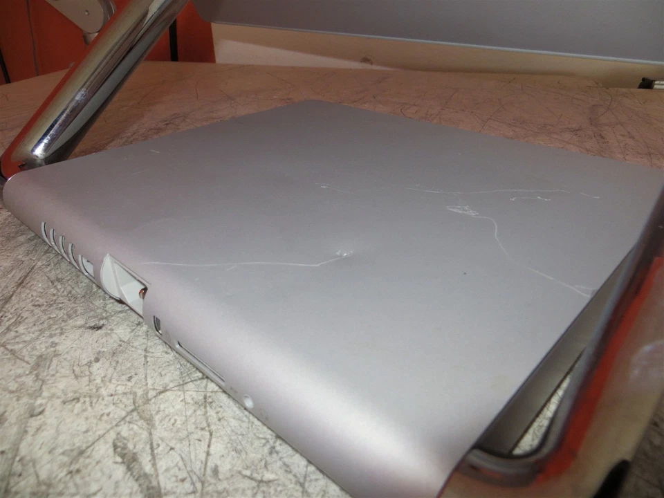 Beschädigtes Microsoft Surface Studio 1 Core i5-6440HQ 2,6GHz 8GB 1TB GTX 965M AS-IS - Bild 4 von 4