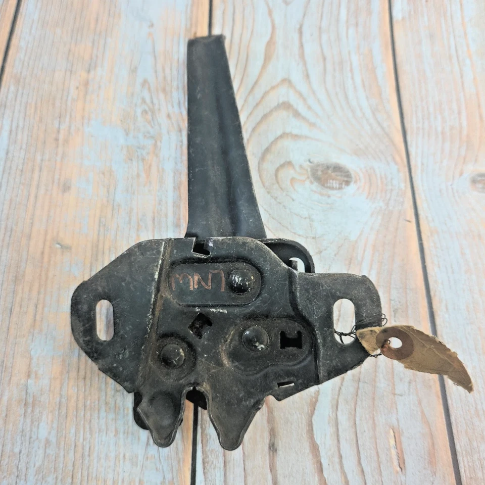 Conjunto de pestillo de capó Mopar 3670962 1973-1974 Plymouth Valiant Duster 340 OEM NORS Foto 2 de 4