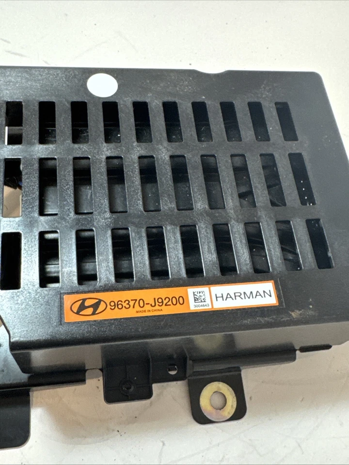 Hyundai Kona 2018 sistema de sonido amplificador módulo OEM 96370J9200 Foto 2 de 4