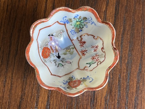 Antique Delicate Hand Painted Asian Design 3 Footed Porcelain Trinket Bowl - Picture 2 of 9