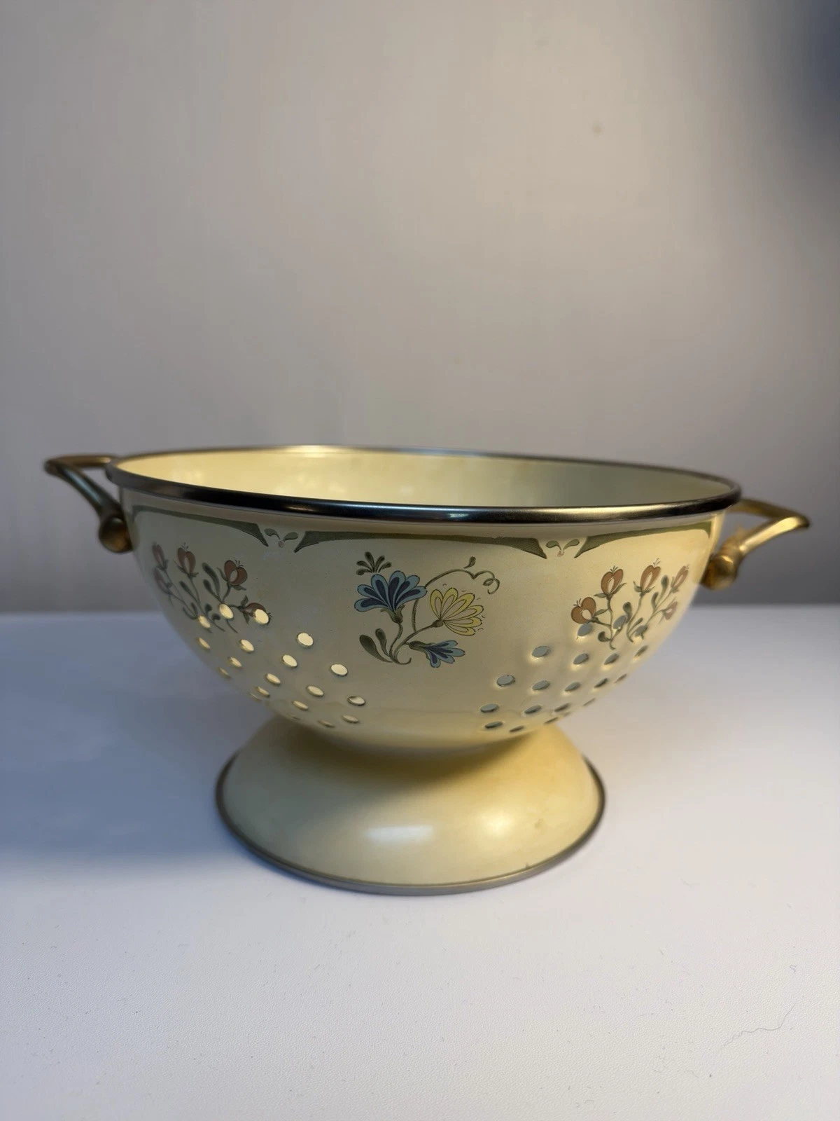 Vintage Kobe Colander Pedestal Enamel Floral Farmhouse Strainer Bowl
Opens in a new window or tab