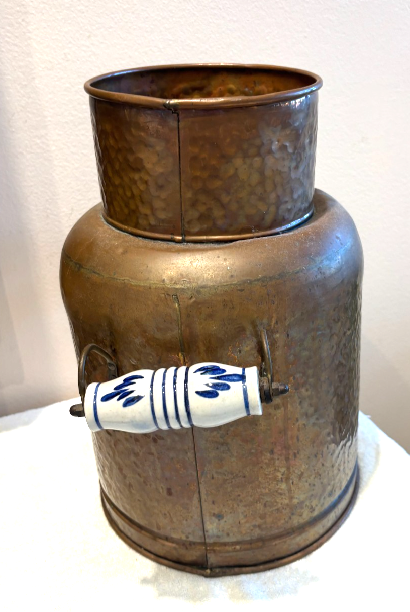 VINTAGE HAMMERED RUSTIC COPPER MILK CONTAINER BLUE &WHITE DELFT HANDLES ...