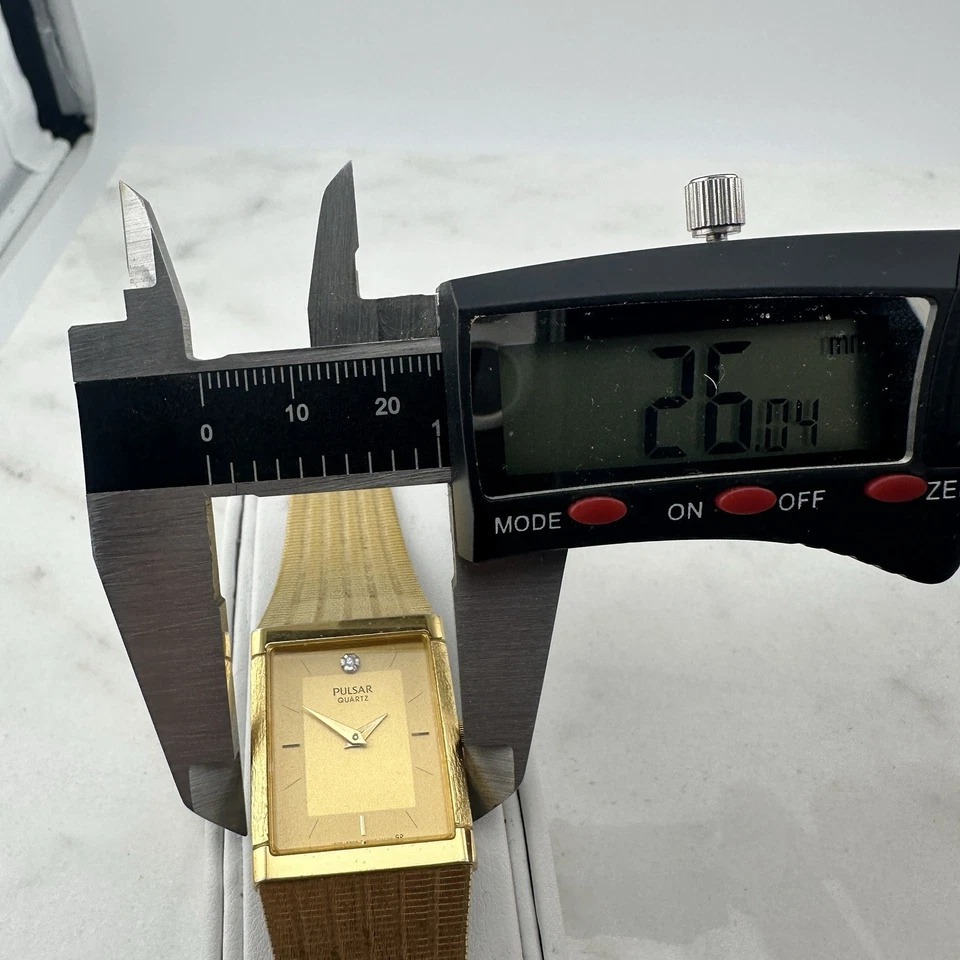 Reloj Pulsar Vintage Tanque 26mm Oro Hombre Raro V500-5A60 Talla 7.2" Tiene Batería Nueva Foto 3 de 4