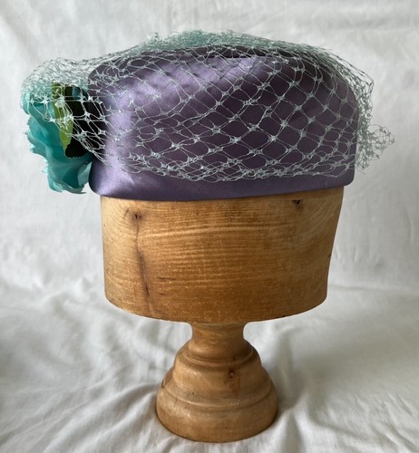 1950s 1960s Vintage Silky Mauve Blue Netting Pillbox Halo Hat Ladies 21.2" 54cm - Picture 5 of 23