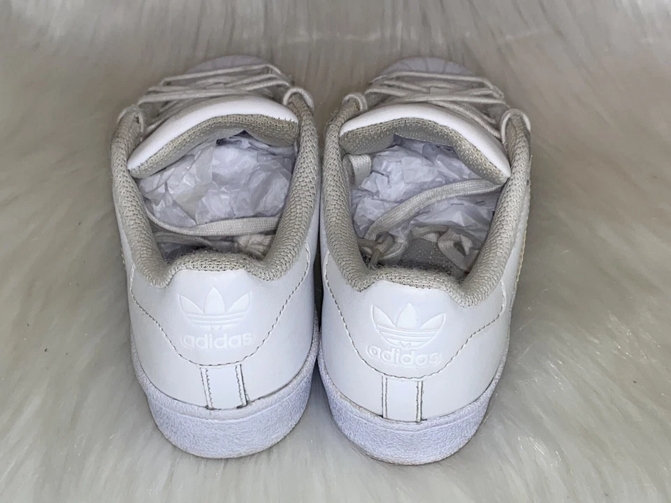 Tenis Adidas Superstar NIÑOS EE. UU. 12 K UK 11,5 K FR 30 Base Blancas #B23655 Foto 4 de 4