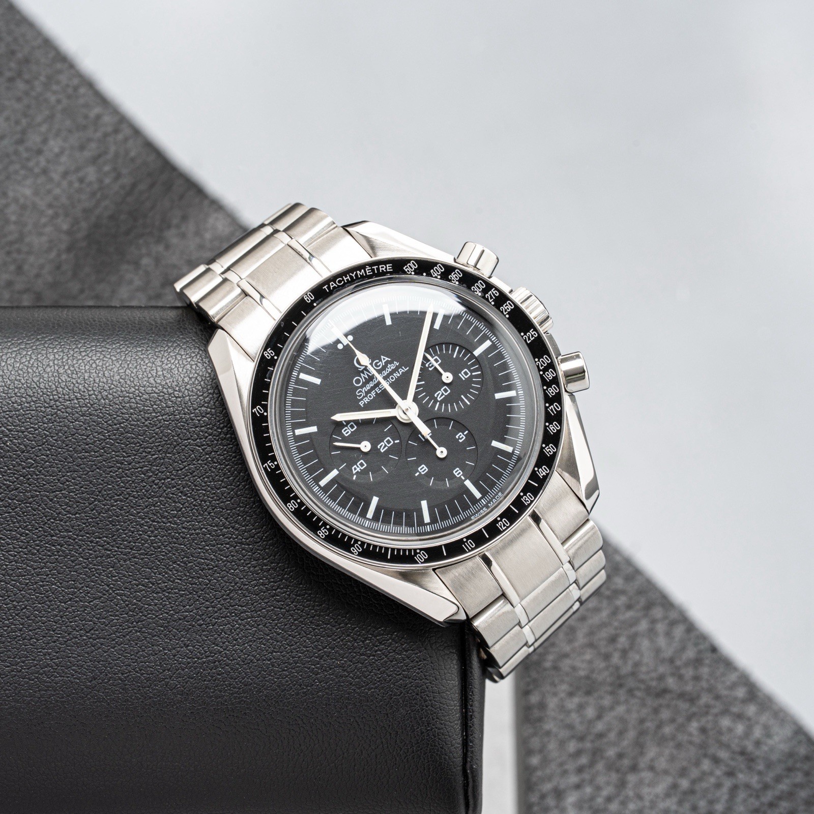 Omega SpeedMaster Moonwatch 3570.50 Chronograph Stainless Steel 42MM Mens Manual